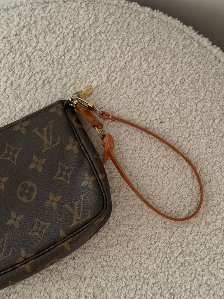 Translation missing: en.Louis Vuitton Pochette Accessoires