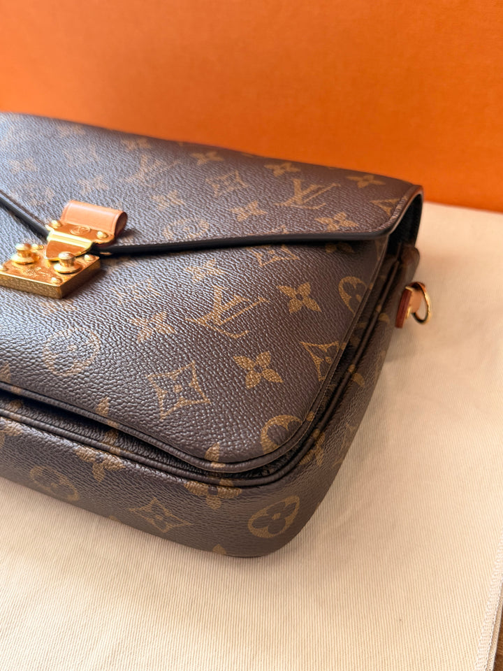 Translation missing: en.Louis Vuitton Pochette Métis